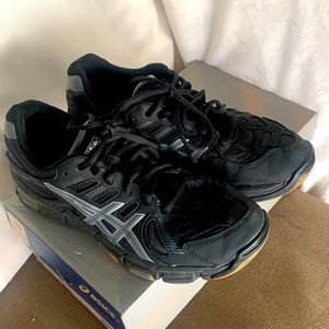 ASICS volleyball tennis shoes 7.5